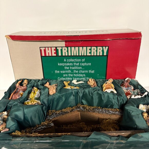 Trim Merry Nativity Set of 11 Hand-Painted Figurines and Stable Vintage - Picture 5 of 12